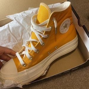 YELLOW PLATFORM CONVERSE SIZE 8.5 WOMEN